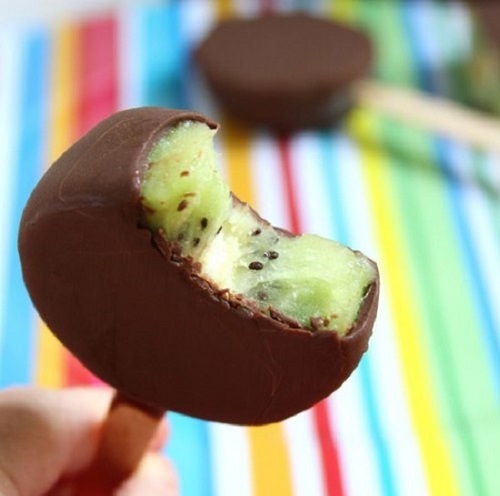 Cách làm kem kiwi bọc socola cực đơn giản ngọt mát chào hè