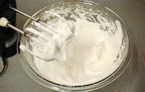 Cách làm kem từ sữa tươi đơn giản đến bất ngờ